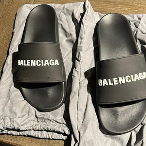Men’s Balenciaga pool slides
